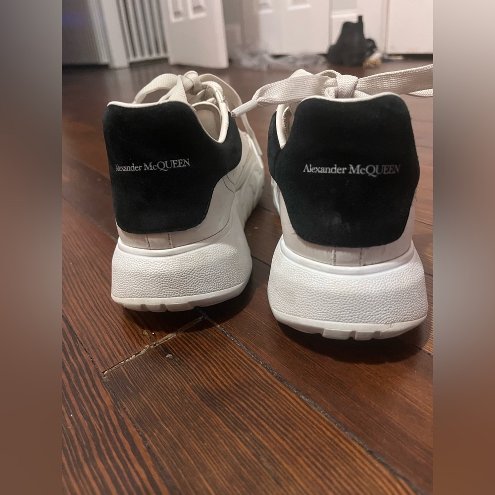 Alexander McQueen Court Trainers Black/White Women's 6.5 (EU 36.5) - Picture 3 of 5